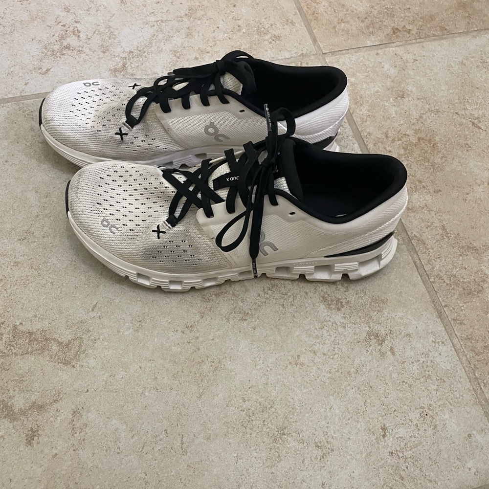 On Running Women's Athletic Shoes - White and Black